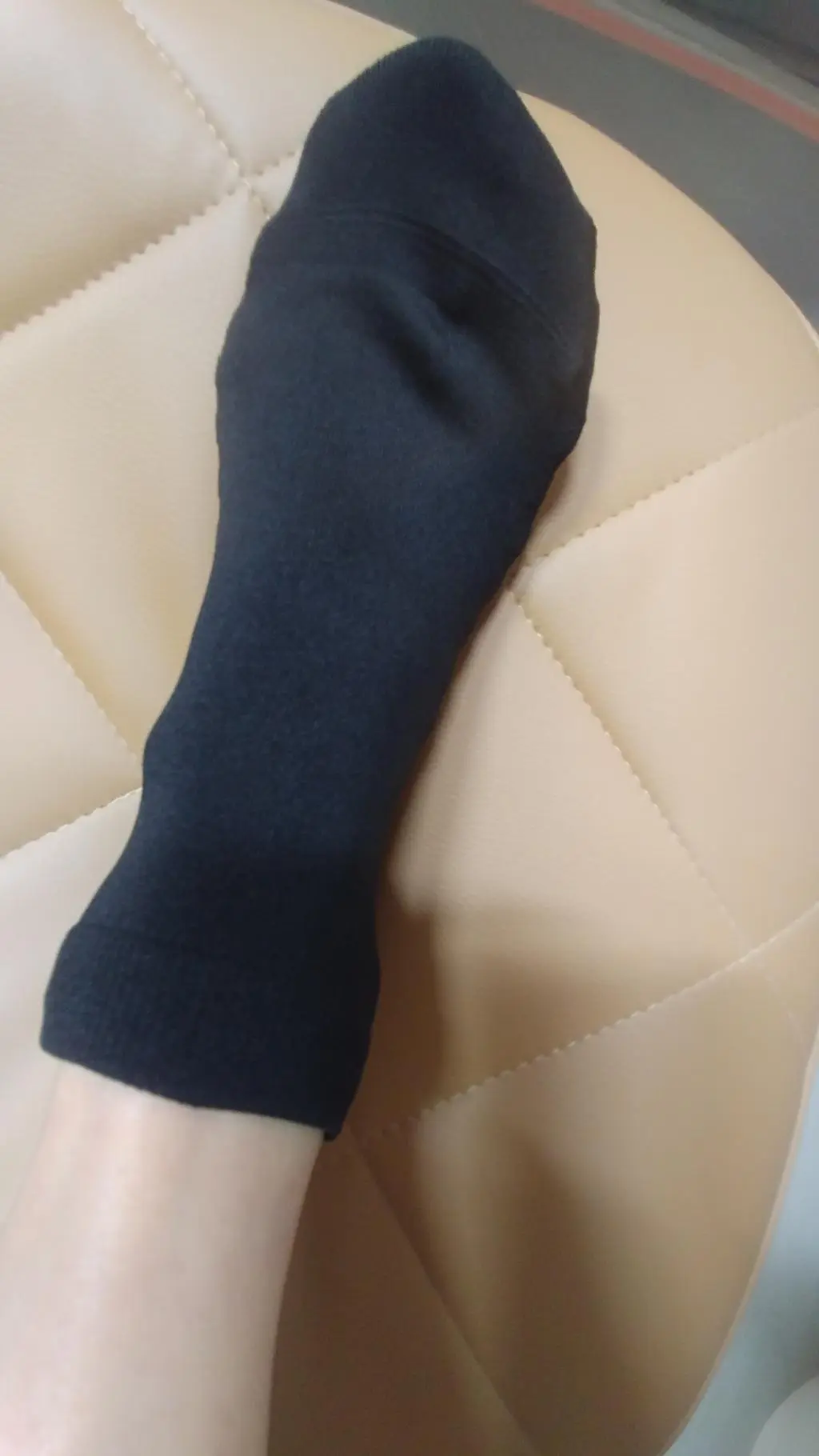 양말바닥면이 메쉬층이 있어서 시원해요~층층이 쿠션감이 있긴하지만 이중쿠션만큼은 아