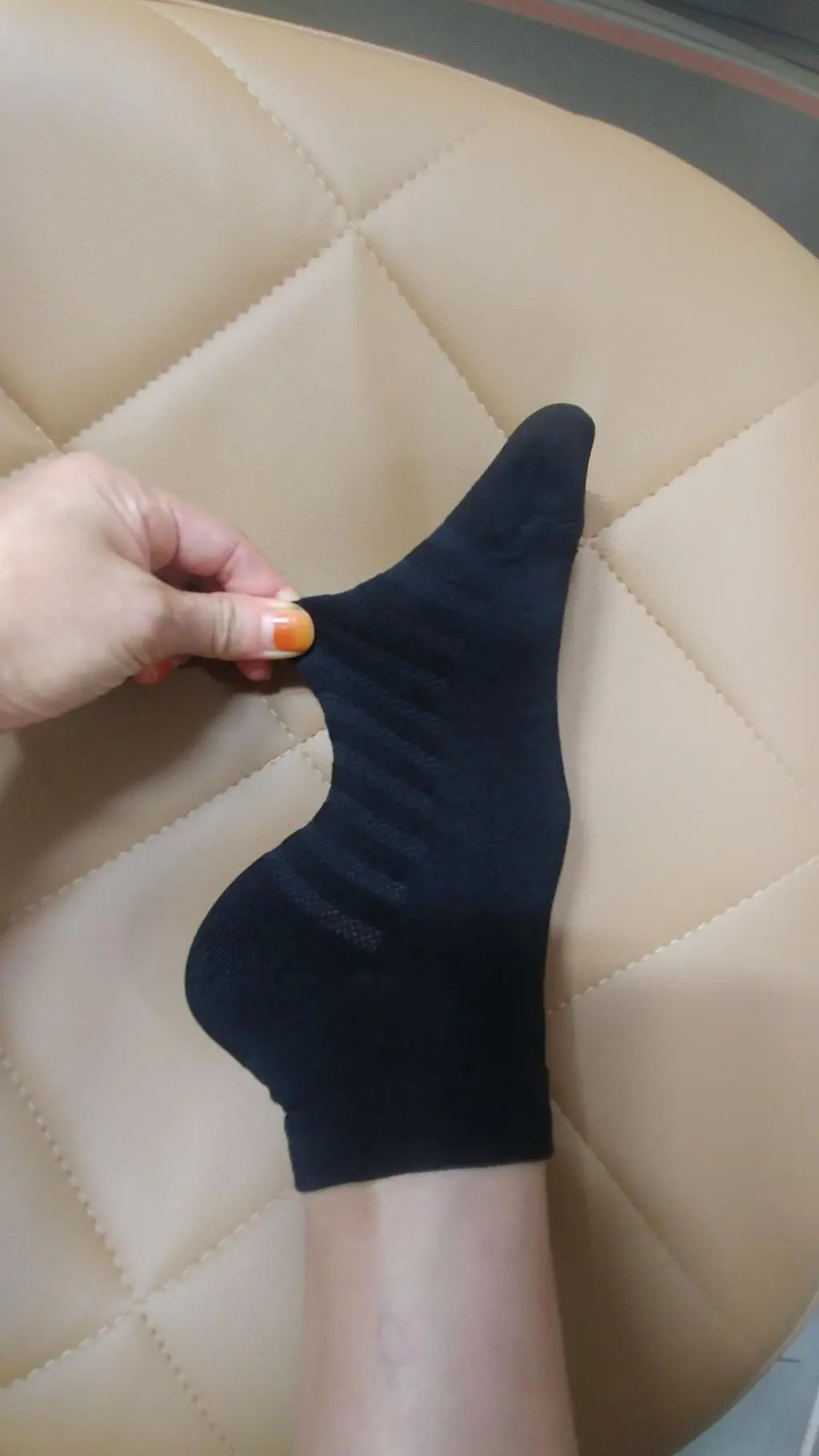 양말바닥면이 메쉬층이 있어서 시원해요~층층이 쿠션감이 있긴하지만 이중쿠션만큼은 아