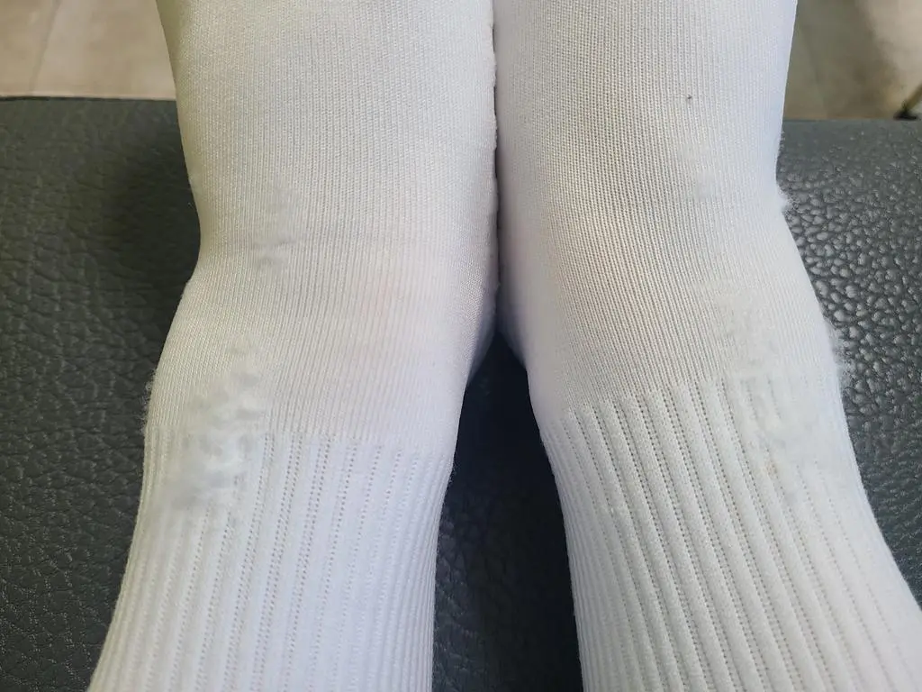 부드럽고 발이 편해요 목이 쪼여서 조금 부담스럽지만 그정도는 뭐 근데 이때까지 이런