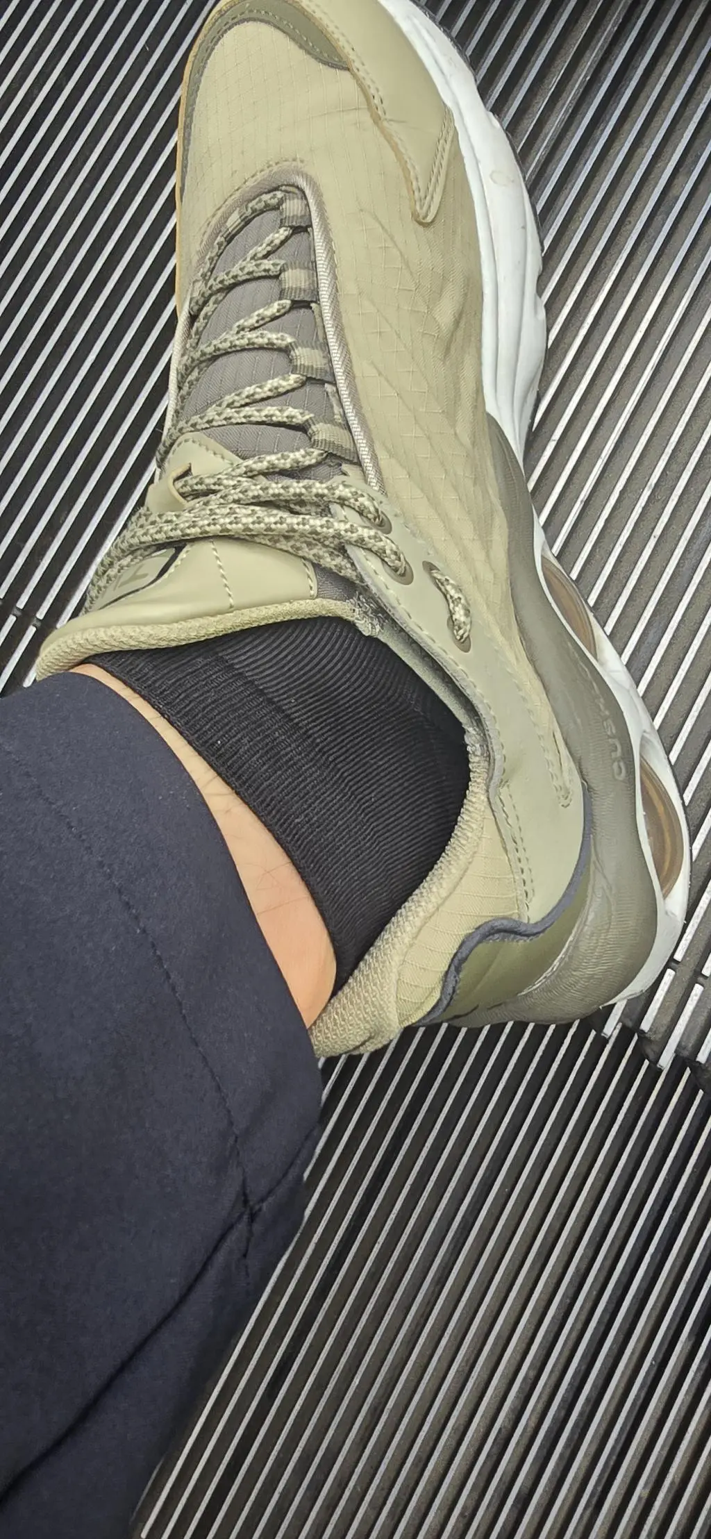 발에 착 붙고 미끈거리지 않아서 좋은거 같아요