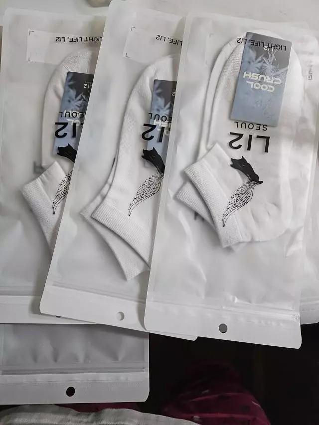 배송엄청 빠르네요 남편이 평소에 발에땀이많고 냄새가 많이나서 주문해봤습니다 아직 