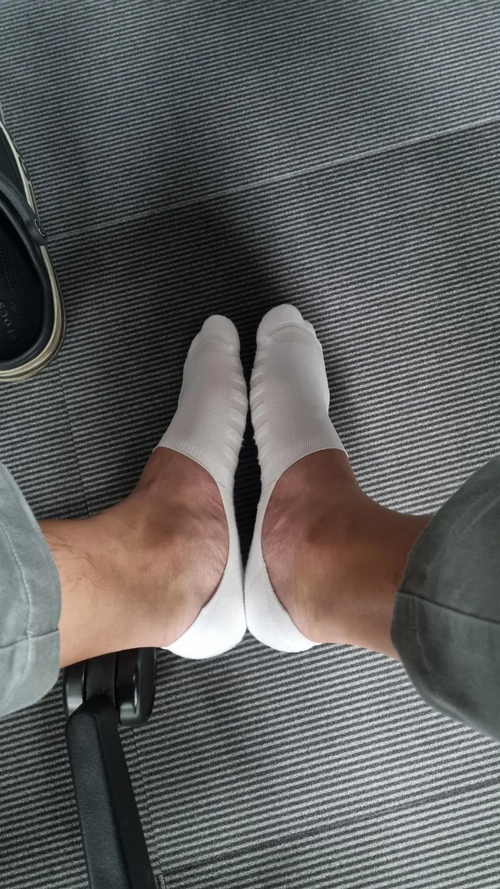 발에 땀도 많고, 활동도 많은 편인데~ 또 양말이 밖으로 보이는건 싫어서 항상 양말을 