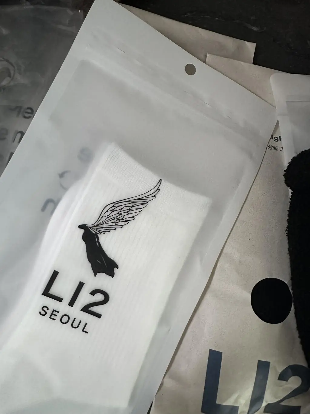 색감도 착용감도 너무 만족합니다! 하루종일 신고 있어도 불편함 없이 편안했어요. 손이