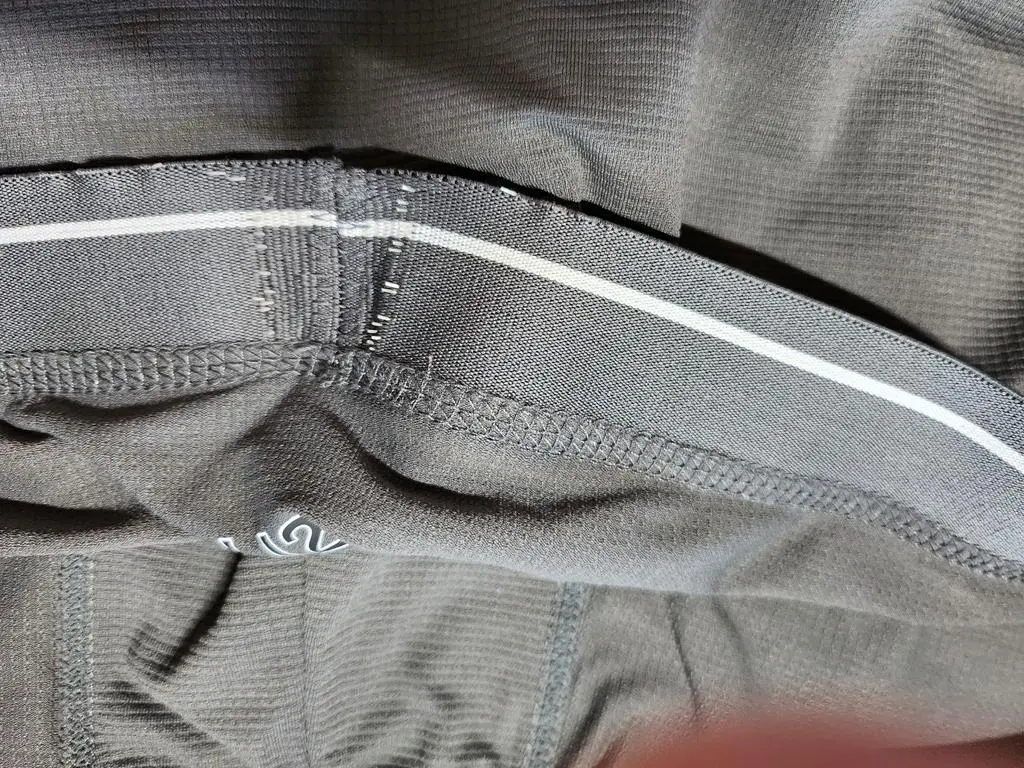 배송 받고 더운 여름 잘 사용하고 있어요
