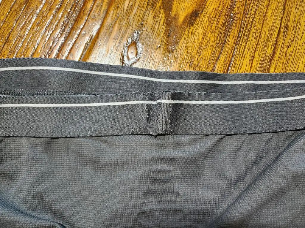 배송 받고 더운 여름 잘 사용하고 있어요
