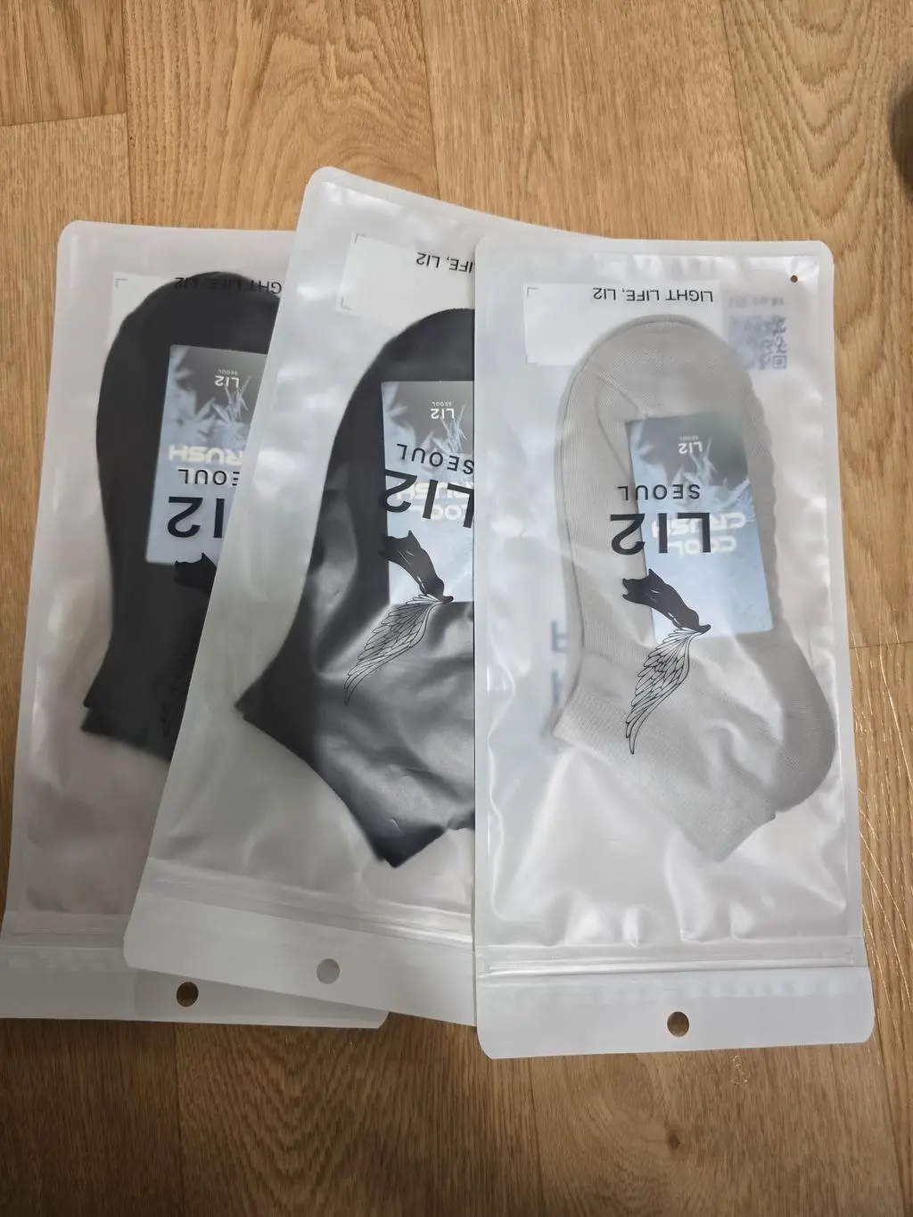 잘 신고 다니고 있습니다.