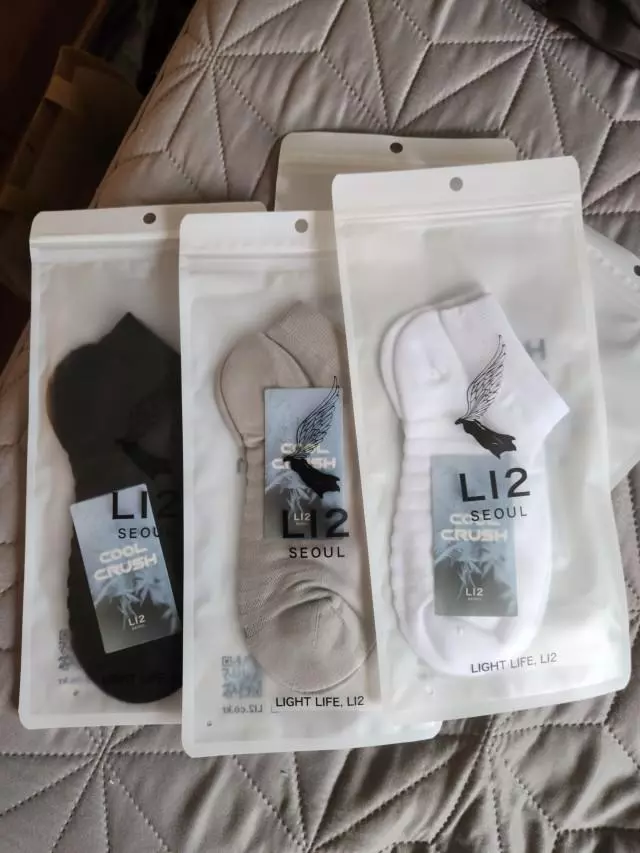 주문하면서도 솔직히 크게 기대는 안 했는데.. 생각보다 편합니다. 다른 양말에 비해 땀