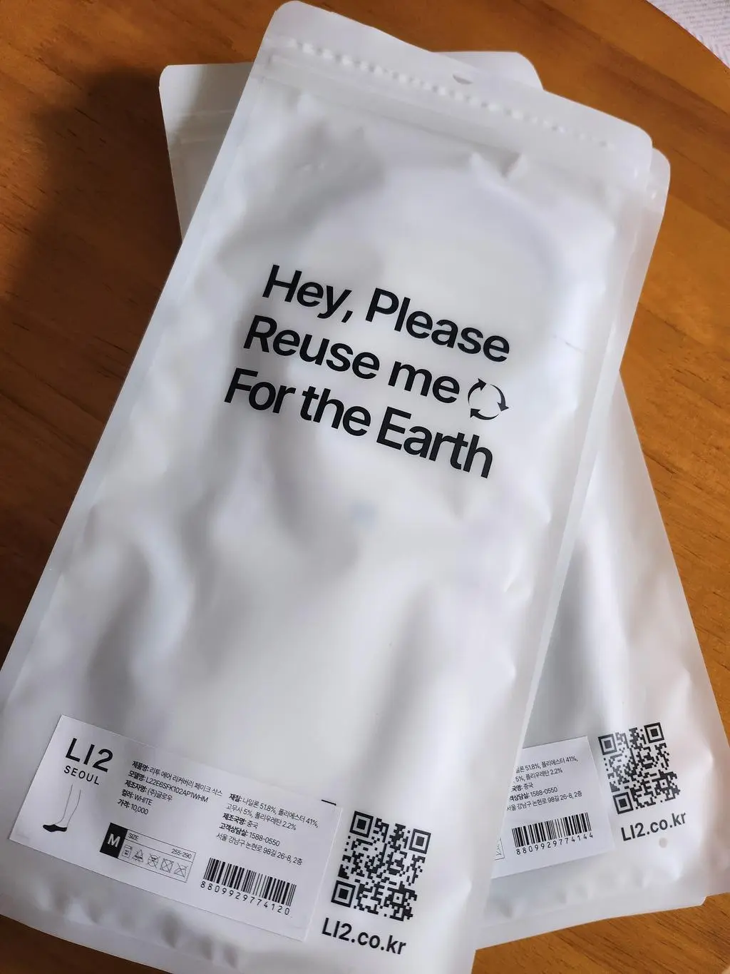 보통의 페이크삭스에 비해 바닥이 탄탄하고 발가락 부분은 통기도 좋게 되어있어 정말 