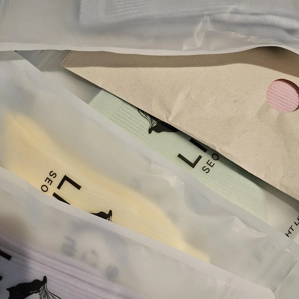 색상 하나하나가 너무 예쁘고 바닥에 쿠션이 저처럼 많이 걷고 발바닥아픈사람에게 도움