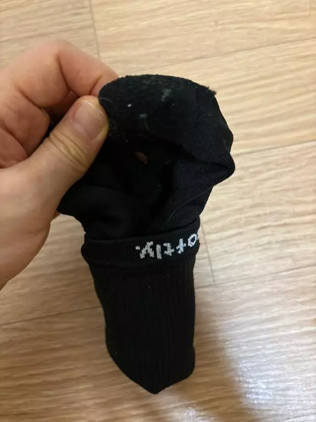 고등아들이 1회 신었는데 운동화안쪽과 섬유가 부딛혀 보풀이생겼습니다. 왜일까요 다른