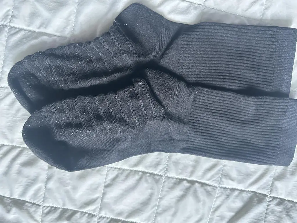 잘 신고 있긴한데요 보풀이 일어나네요 발목위로 쫌 더 올라왔으면 좋겠네요 