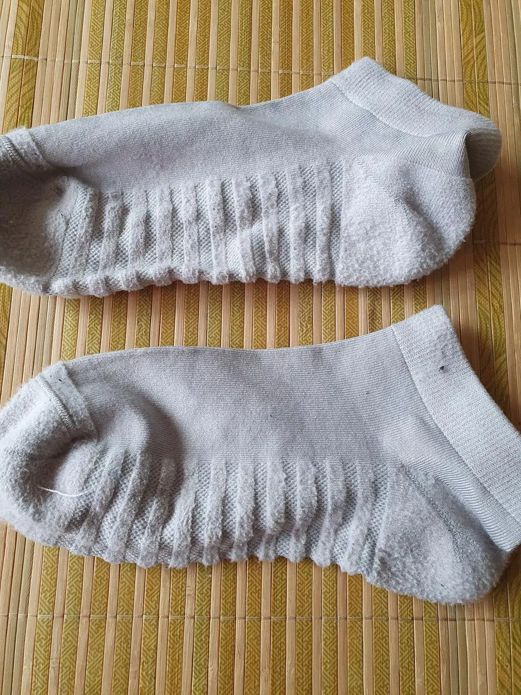 촉감은 좋고 느낌도 좋은데 한번 신었는데 보풀이 맗이 생겼네요 ㅠㅠ 