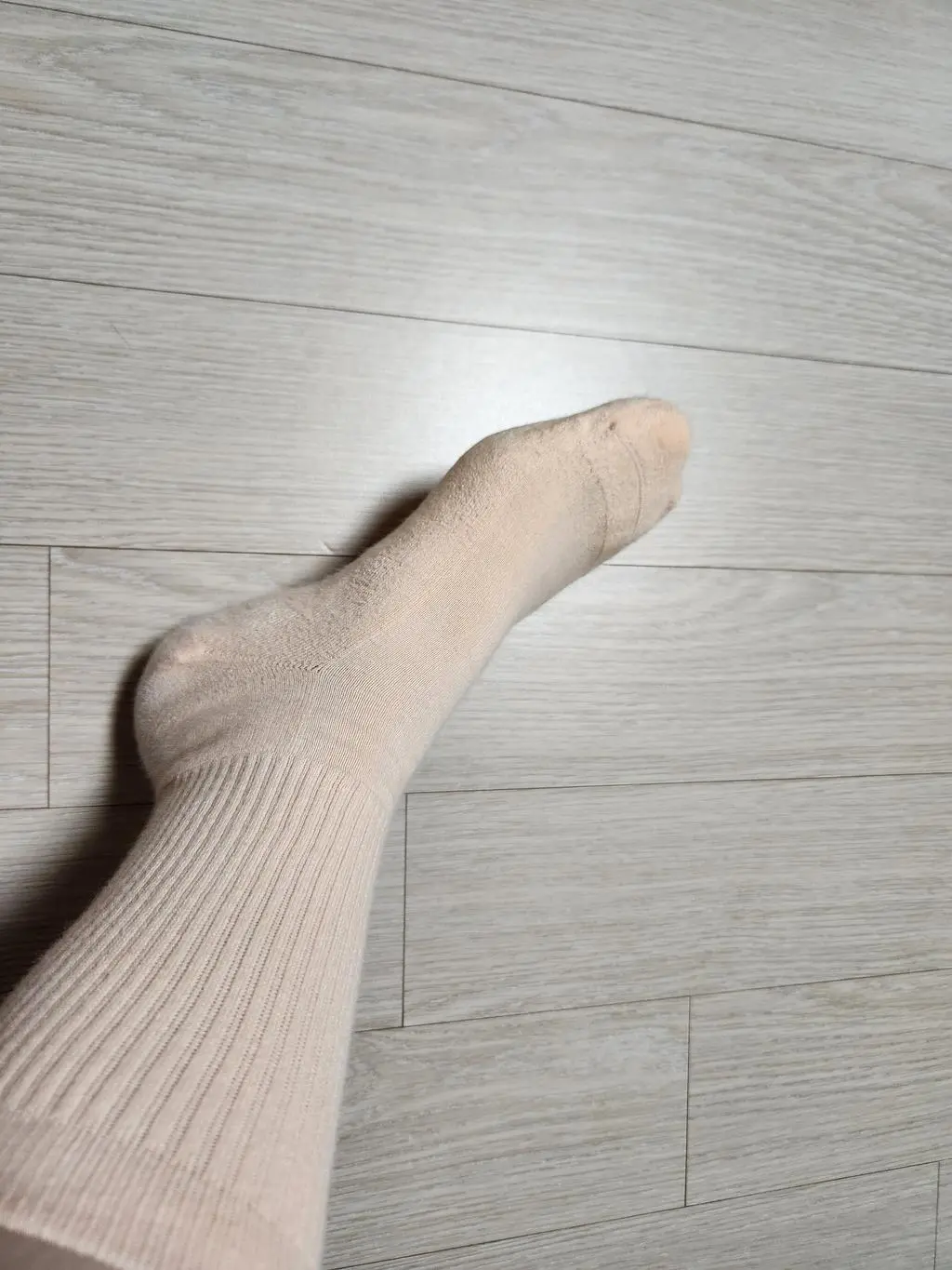 일단  폭신하고 발목은 타이트하니 좋습니다..런닝시 착용할려고 구매했어요