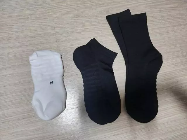 배송이 엄청 빠르네요 . 남편이 편하고 부드럽다고 하네요 . 리뷰 보고 구매했는데 잘신