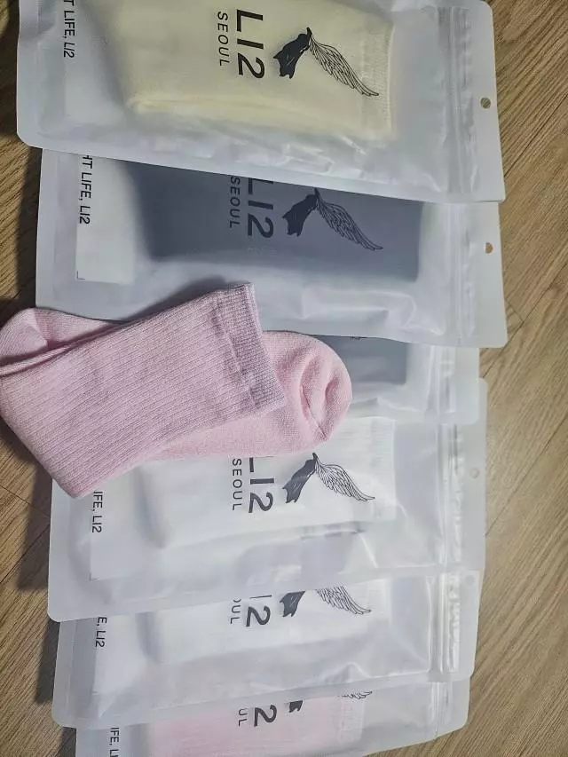 일부러 M사이즈 사서 루즈삭스처럼 신어요!
