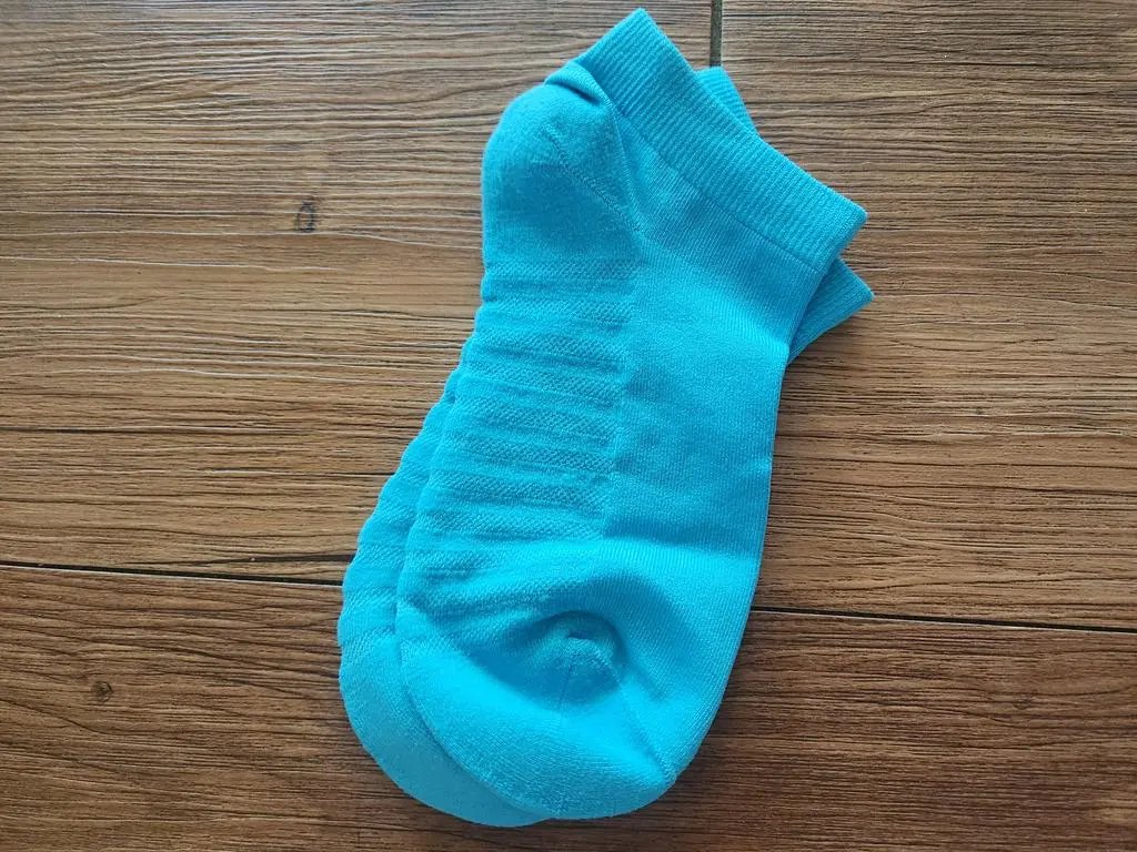 다른 스포츠양말보다 얇은데
