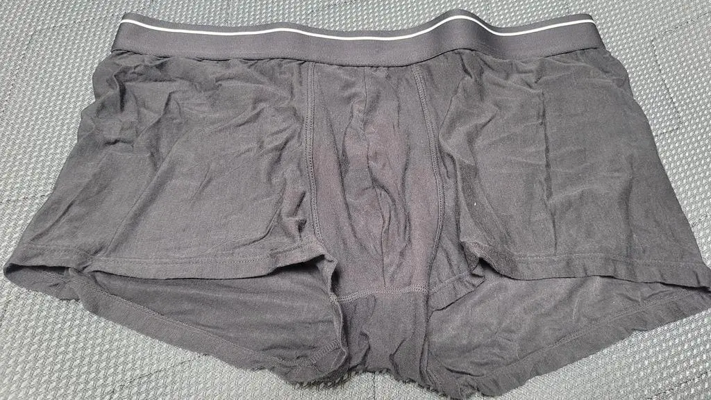 부드러운 촉감은 좋아요. 착용감이 편해요. 근데 허리밴드가 내구성이 약한것 같아요. 