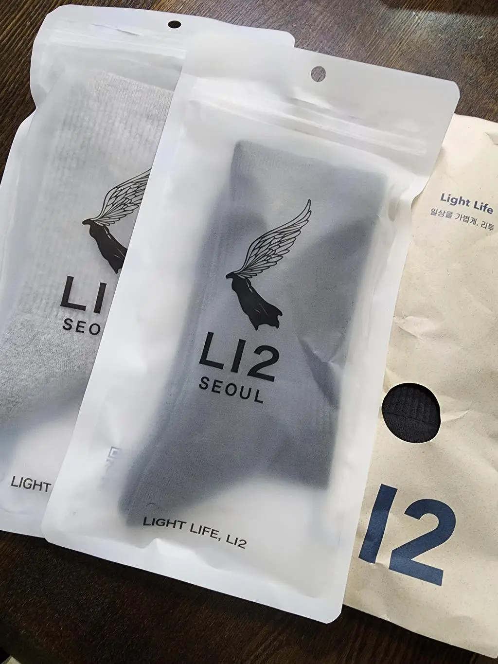 바닥이 도톰해서 편할 것 같아요.
