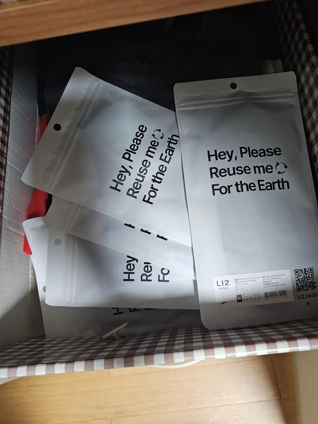 너무 잘 산거 같아요 착용감도 좋고 발에 땀이 덜차서 오래 걸어도 예전만큼 힘들지가 