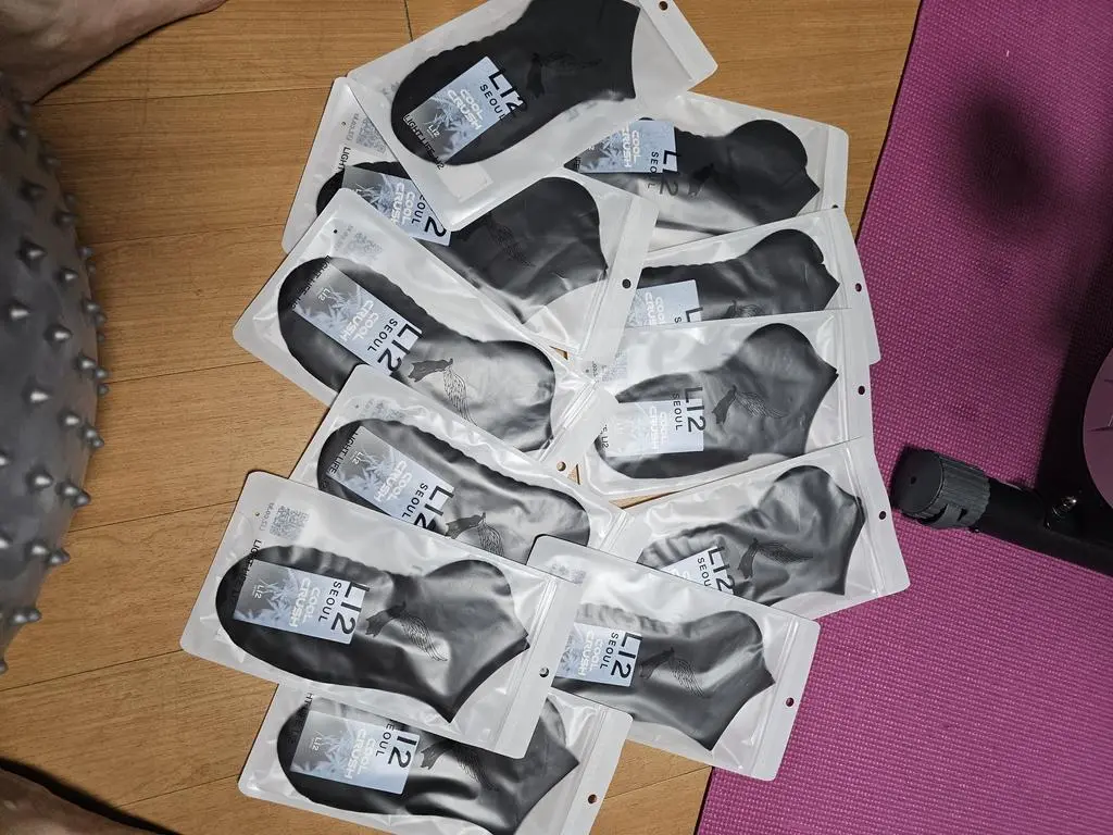 직업 특성상 블랙신발에 블랙 양말을 신어야해서 많이 샀는데... 일상 생활에서는 흰색