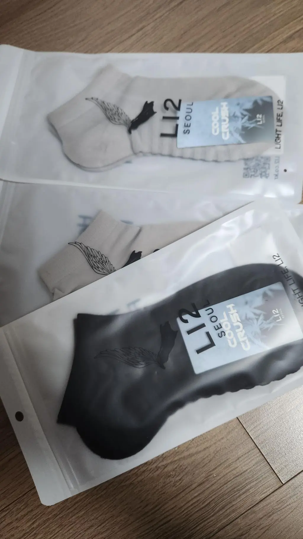 평이 좋아서 고민하다 구매해봤는데 많이 편하고 잘 벗겨지지 않아서 만족스럽네요. 구