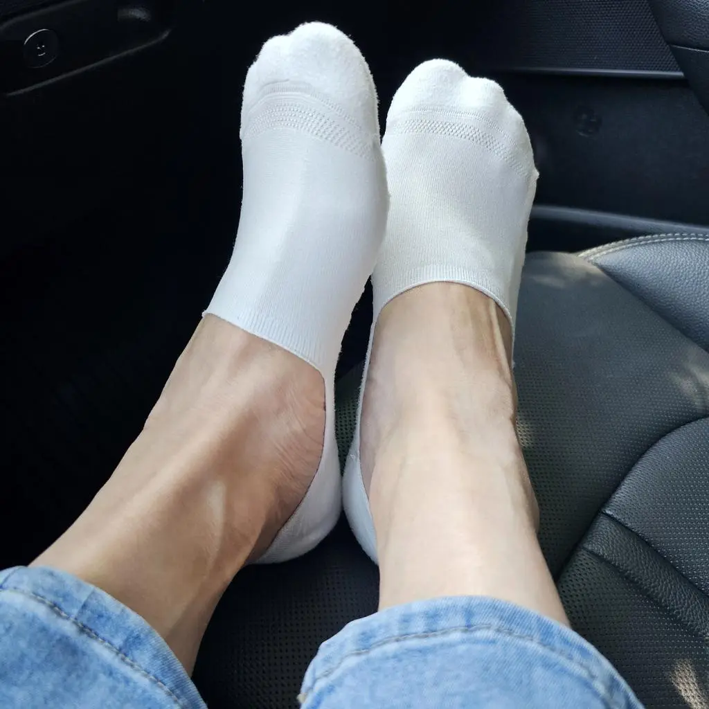 촉감이 너무 부드럽고 제품 퀄리티도 뛰어납니다. 묶음으로 파는 시중의 양말의 차이는