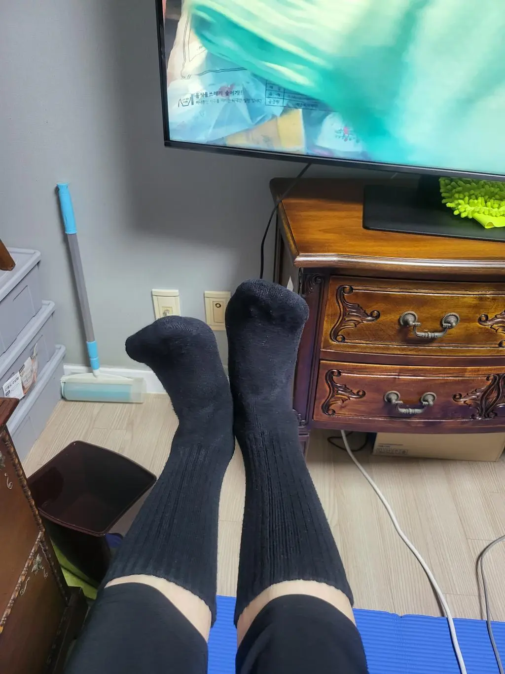발이 차서 웜기모 양말을 좋아하는데 쫀쫀하고 부드러워 맘에 듭니다. 앞으로도 쭉~~ 이