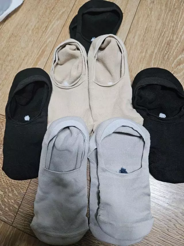 시원한지는 잘 모르겠고 보풀같은게 한번신고는... 사이즈랑 잘밎고 편하긴해요
