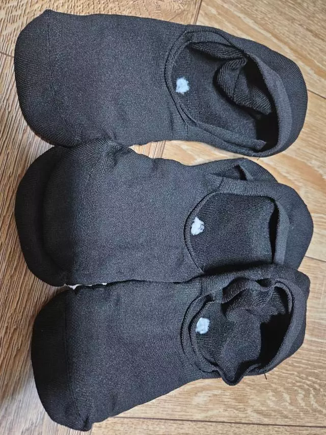 시원한지는 잘 모르겠고 보풀같은게 한번신고는... 사이즈랑 잘밎고 편하긴해요
