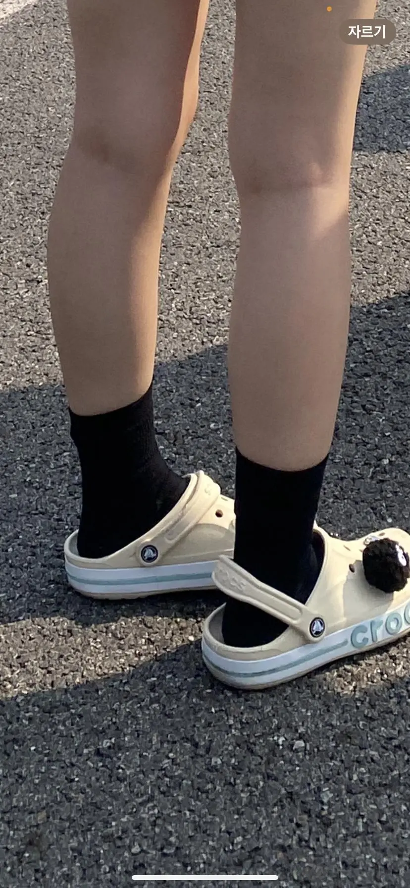 전에 사고 신었는데 발바닥 앞꿈치 가 폭신폭신하고 발목도 단단하게 잡아주는게 뭔가 