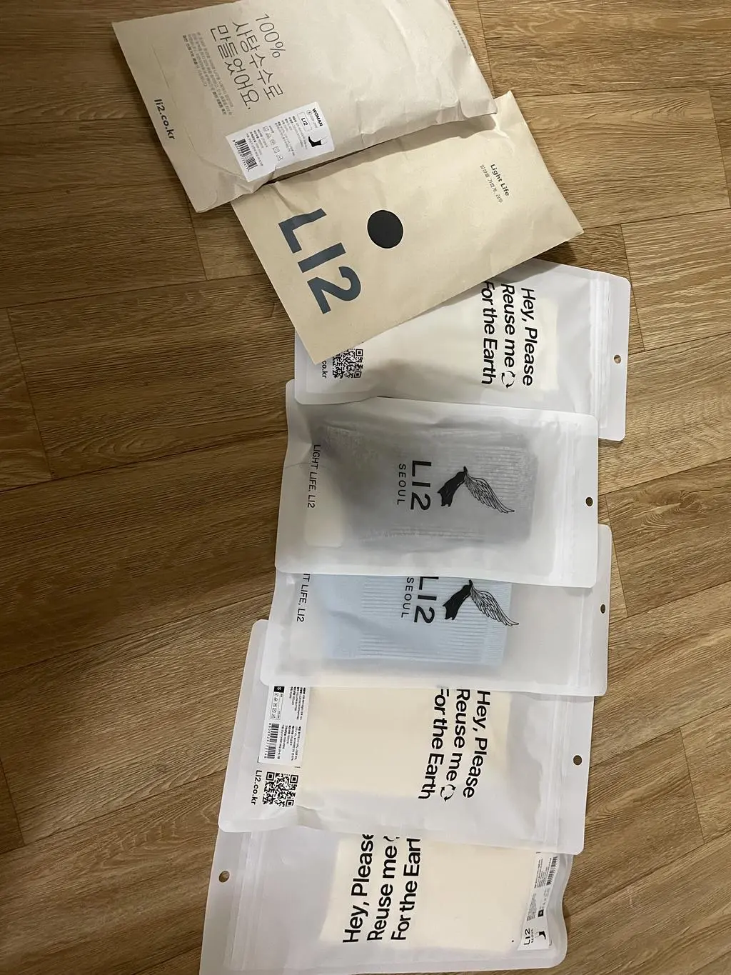 오래 서서 하는 일을 시작해 고생 중이라 발이 편해질 뭔가를 열심히 찾았답니다. 다들