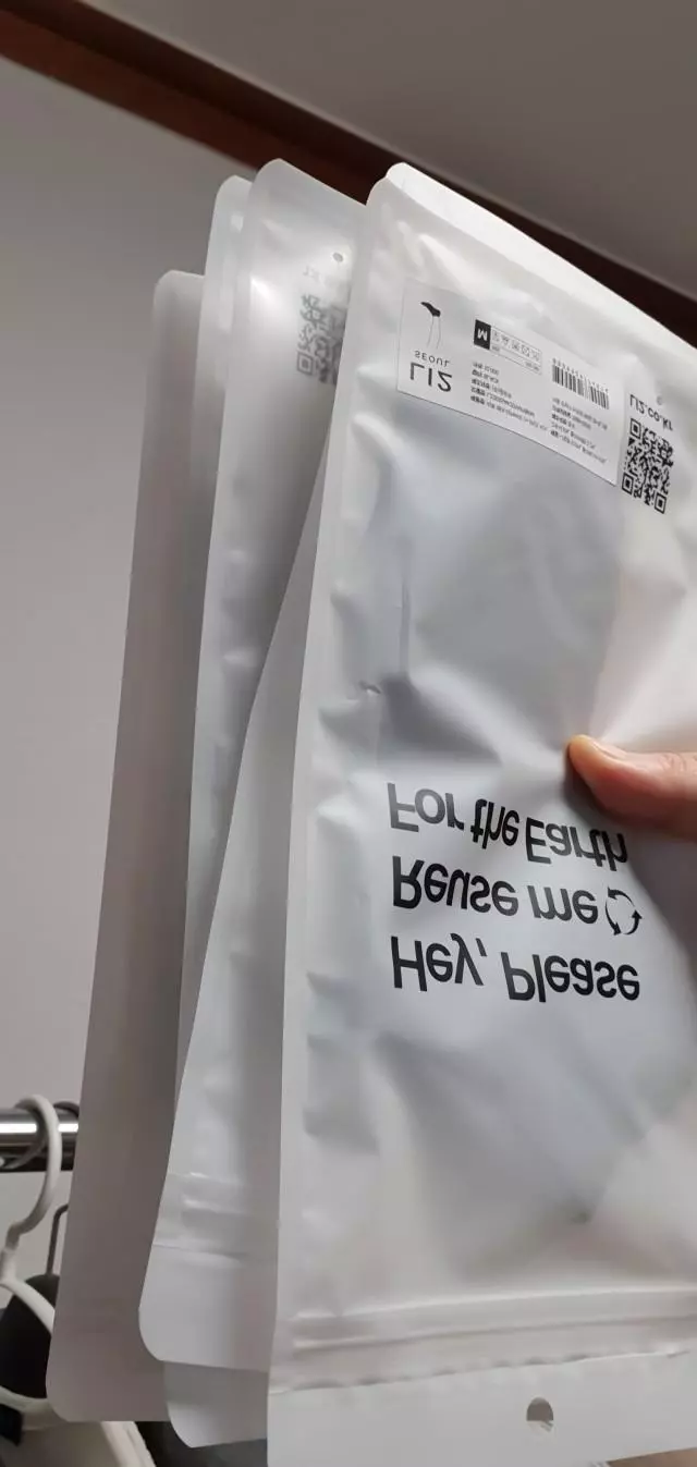 착용감 좋고 땀도 안나고 생각보다 좋네요
