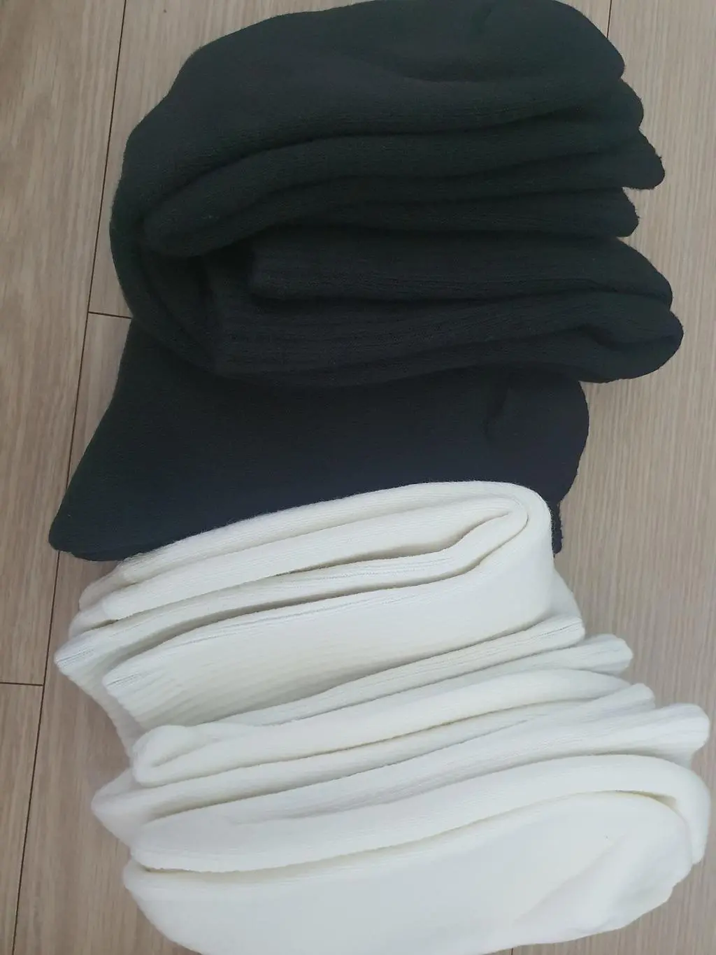 엄청난 두께! 겨울에 잘신을거 같아요 
