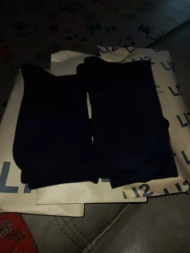 하루종일 서서 일하는 아들 사줬어요 미끄럽지 않고 많이 편하다고 하네요
