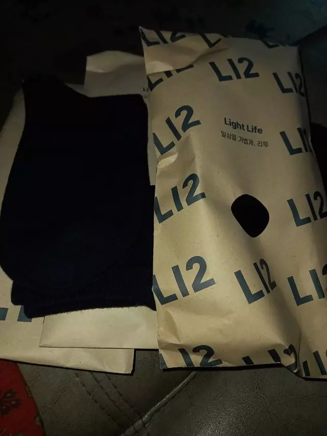 하루종일 서서 일하는 아들 사줬어요 미끄럽지 않고 많이 편하다고 하네요
