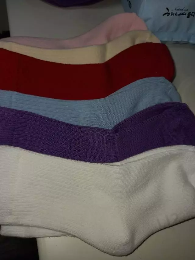 발 상태가 안좋은 나한테 딱 편한 양말입니다 조임이 없고 미끄럽지 않고 많이 편합니다