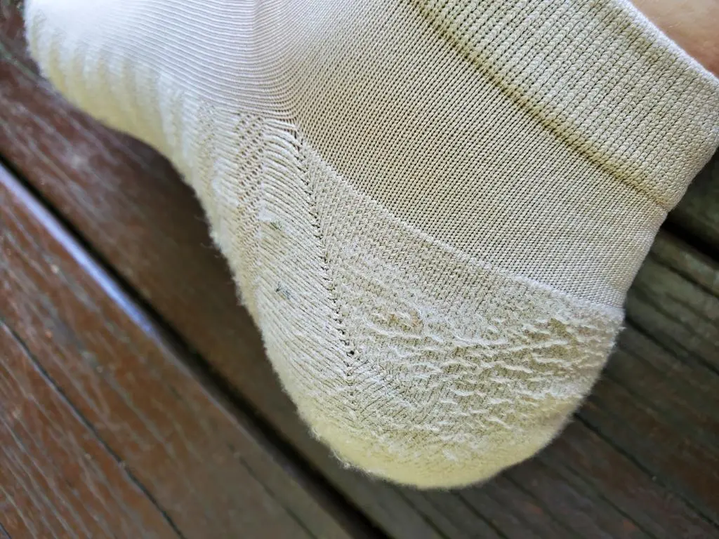 걷기운동을 하는데 도움이 되고자 선택해보았는데 기대와는 많이 달랐어요.일단 신발과