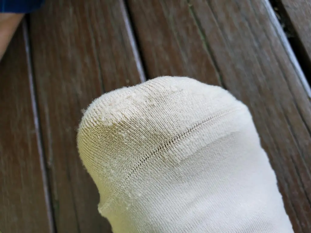 걷기운동을 하는데 도움이 되고자 선택해보았는데 기대와는 많이 달랐어요.일단 신발과