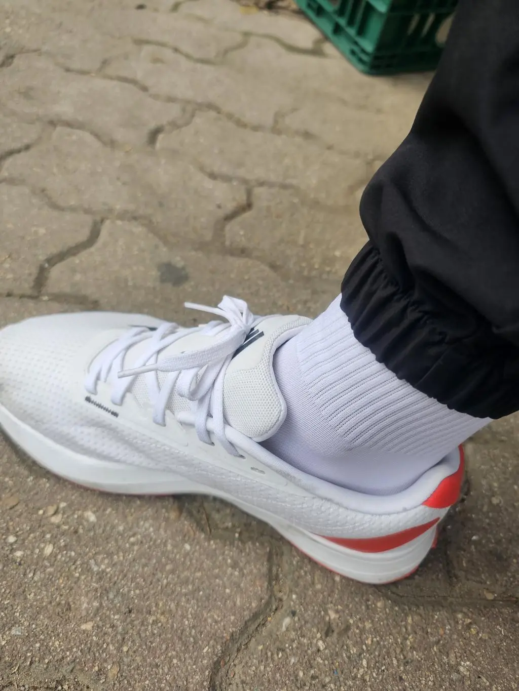 확실히 땀이 덜 차고 뽀송뽀송해요 푹신한 느낌도 있고요
