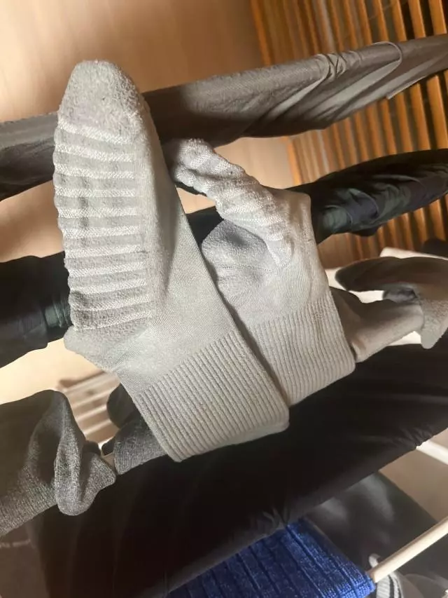 가볍고 시원하다며 남편이 너무 좋아해요! 한여름과 지금까지 잘 신고있어요
