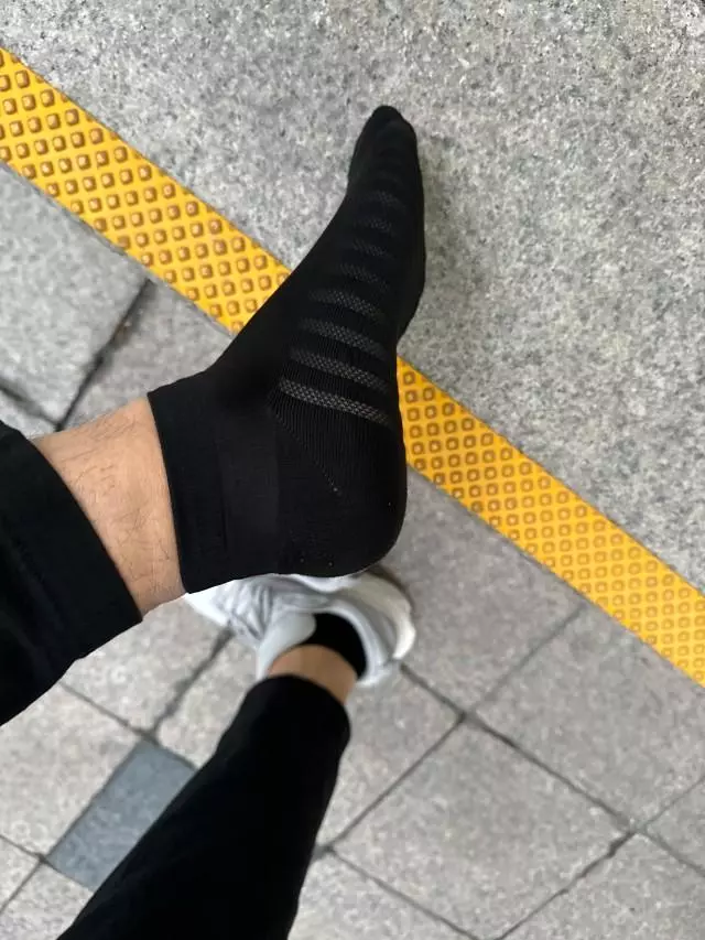 진짜 통풍 잘되고 질 좋은 거 같네요 오래신어봐야 확실해지겠지만.
