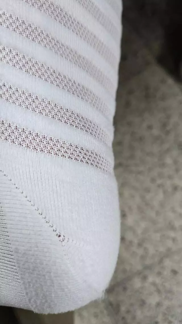 맞는듯 조금작은듯.. 라지 필요 의견 발275 딱맞
