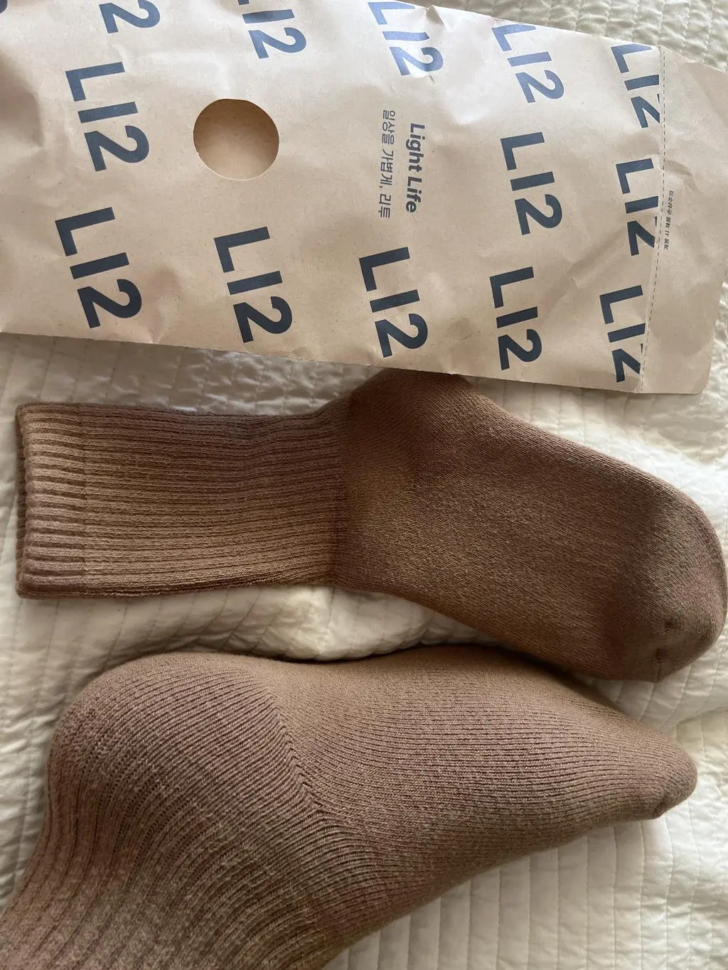 카멜 색상 양말은 난생 처움. 곰발같지만 편안하고 따뜻한 겨울될듯함. 