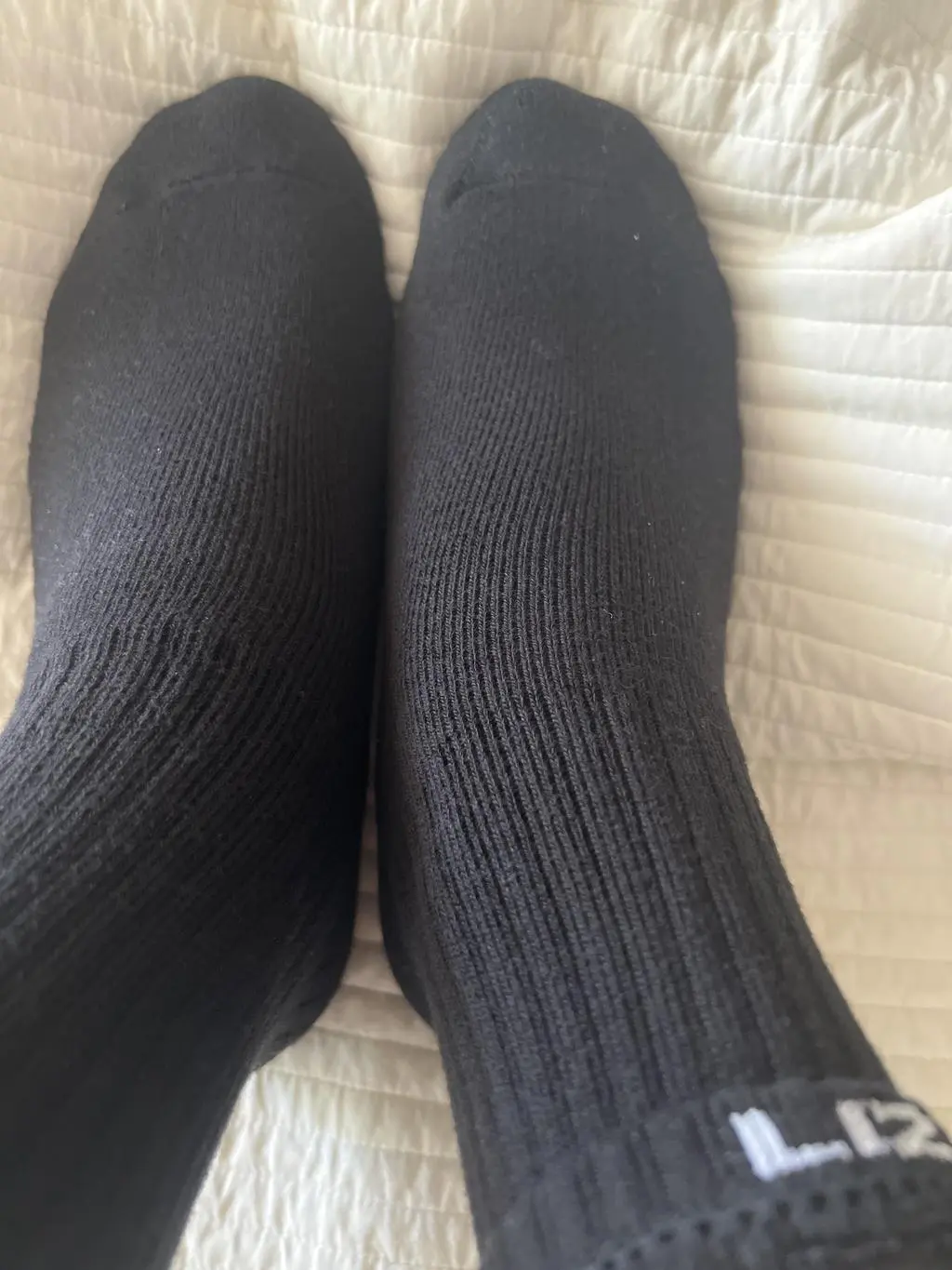 무난하고 필수인 블랙. 어딩도 잘 신을듯함 250이상인 발은 좀 작을 수도. 