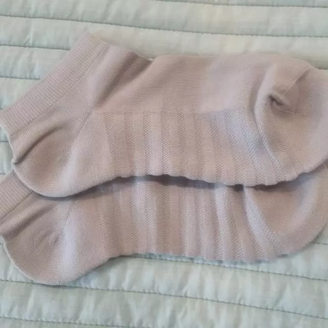 타이트하게 잡아주고 쿠션도 좋아 발이편안합니다
