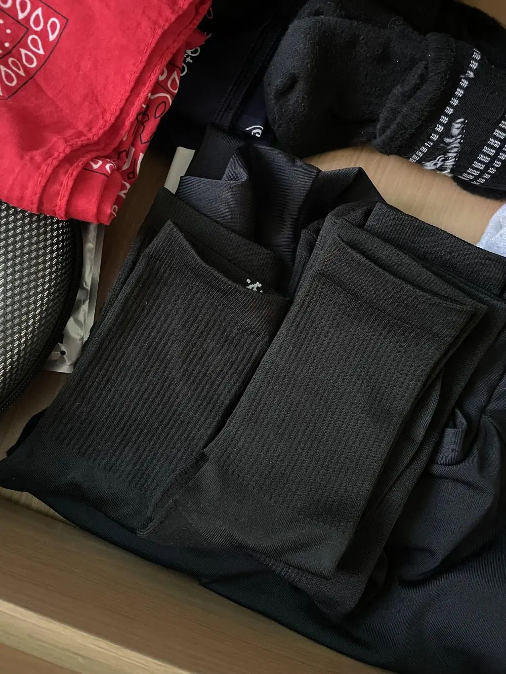 검정2 / 라임1 샀는데 매우 만족합니다ㅎㅎ브랜드로고 없는 무지양말 찾다가 샀는데 좋