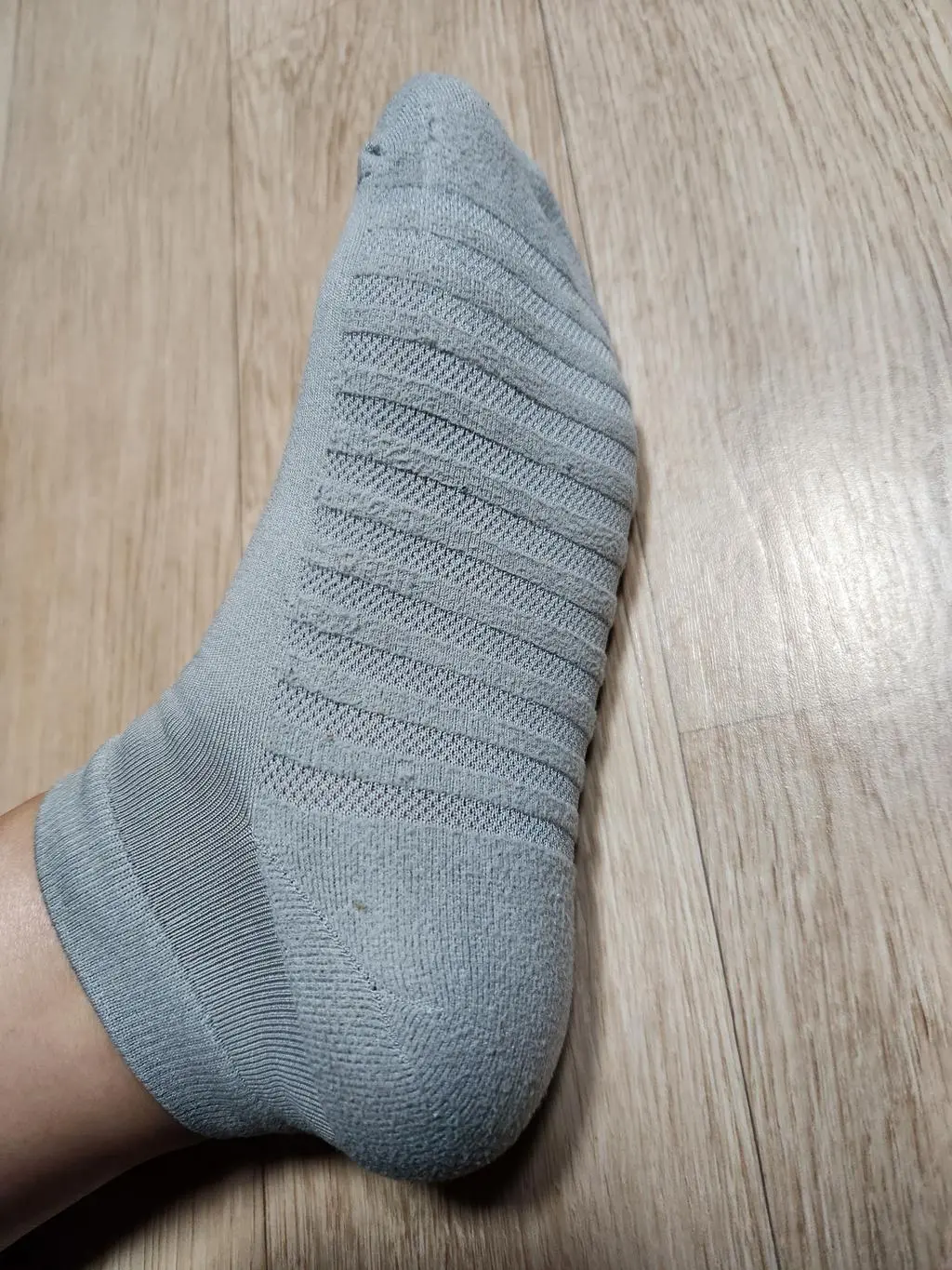 반신반의하며 구입했는데 진짜 대만족입니다. 안정감있게 발을 감싸주는 느낌이 좋고, 