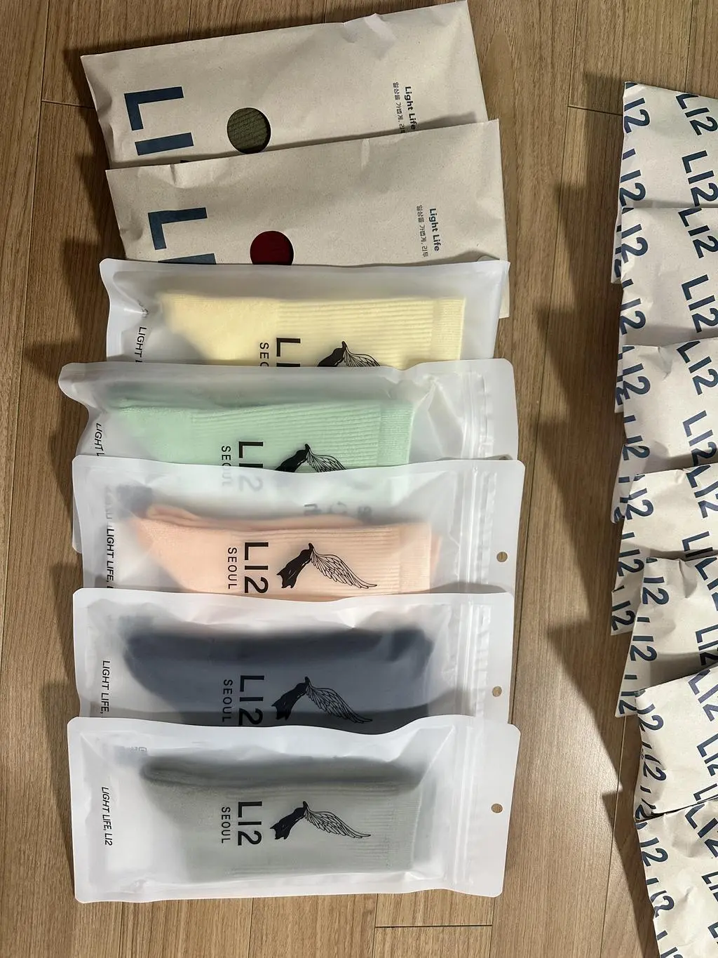 폭신한 느낌의 양말이에요
