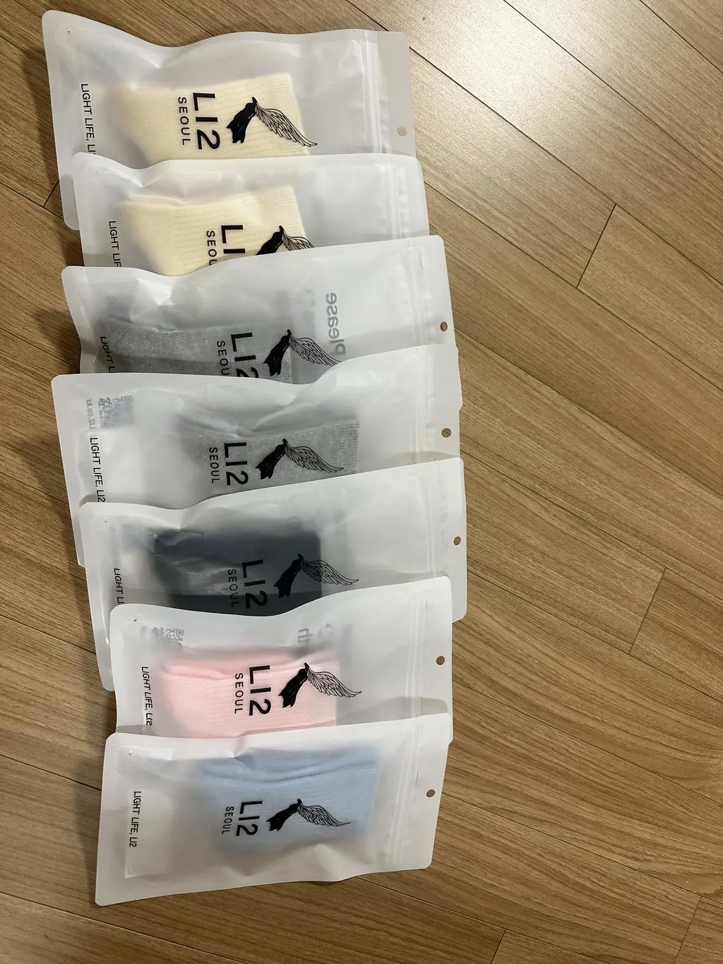 폭신한 느낌의 양말이에요
