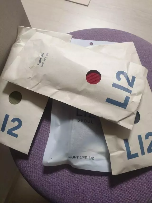 여행가서 신으려구 구입했어요. 일단 남편이 신어보구 오래걷다왔는데 편하다고 합니다